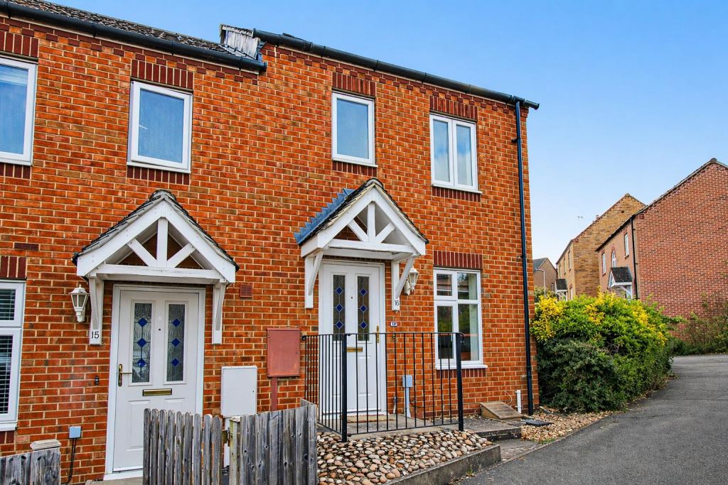 2 bed End of Terrace for rent in Raunds. From Simpson & Partners - Thrapston