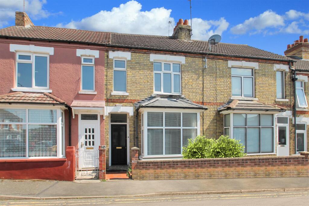 3 bed Mid Terraced House for rent in Raunds. From Simpson & Partners - Thrapston