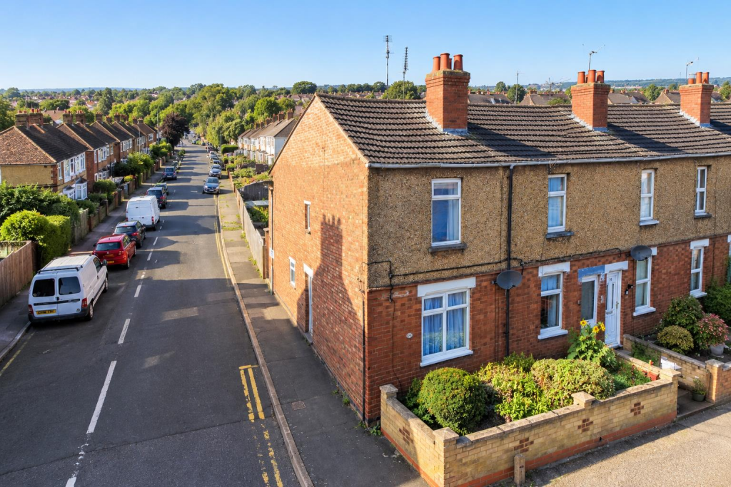 3 bed Mid Terraced House for rent in Thrapston. From Simpson & Partners - Thrapston
