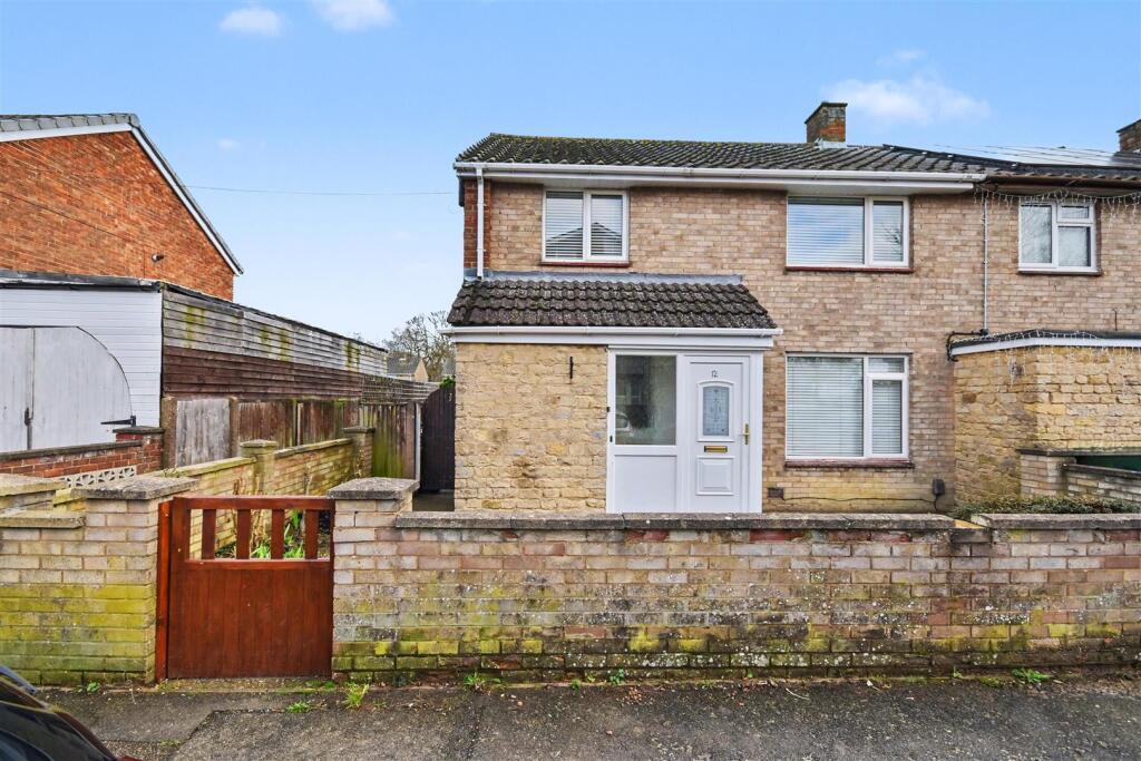 3 bed End of Terrace for rent in Corby. From Simpson West - Corby 3 bed End of Terrace for rent in Corby. From Simpson West - Corby