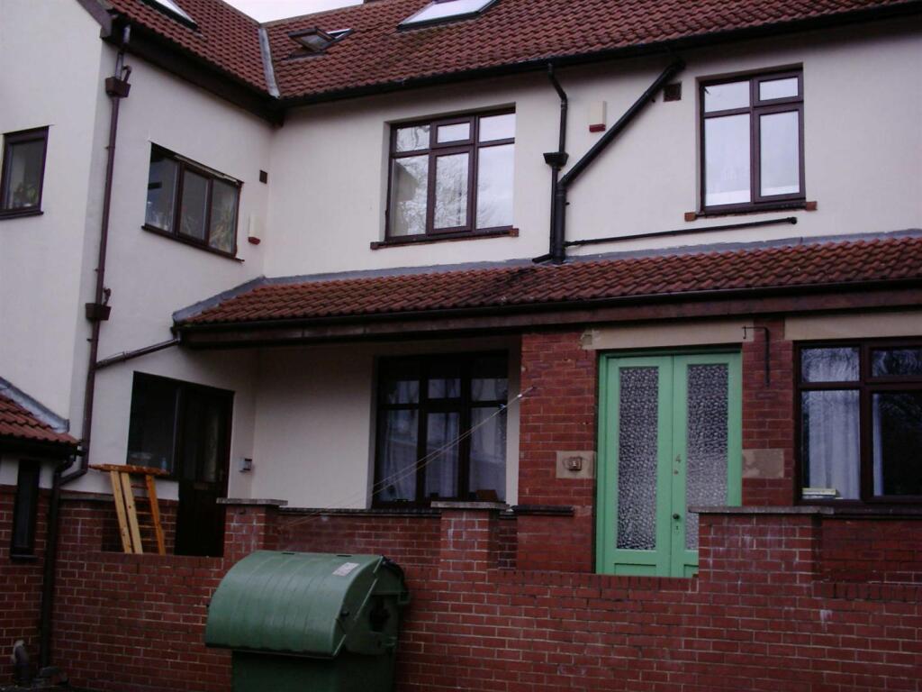 3 bed 1st Floor Flat for rent in Leeds. From SJM Properties - Leeds 3 bed 1st Floor Flat for rent in Leeds. From SJM Properties - Leeds