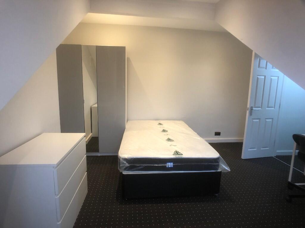 2 bed Mid Terraced House for rent in Leeds. From SJM Properties - Leeds