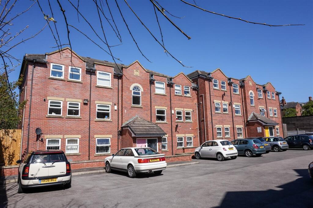 5 bed 1st Floor Flat for rent in Leeds. From SJM Properties - Leeds