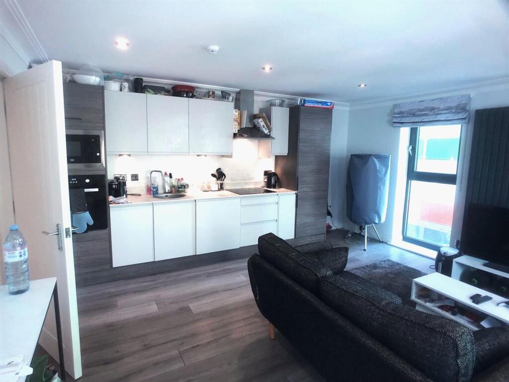 2 bed Apartment for rent in Leeds. From SJM Properties - Leeds