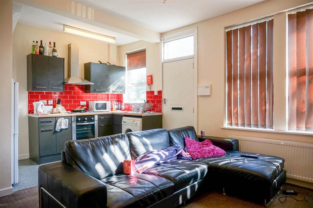 3 bed Detached for rent in Leeds. From SJM Properties - Leeds 3 bed Detached for rent in Leeds. From SJM Properties - Leeds