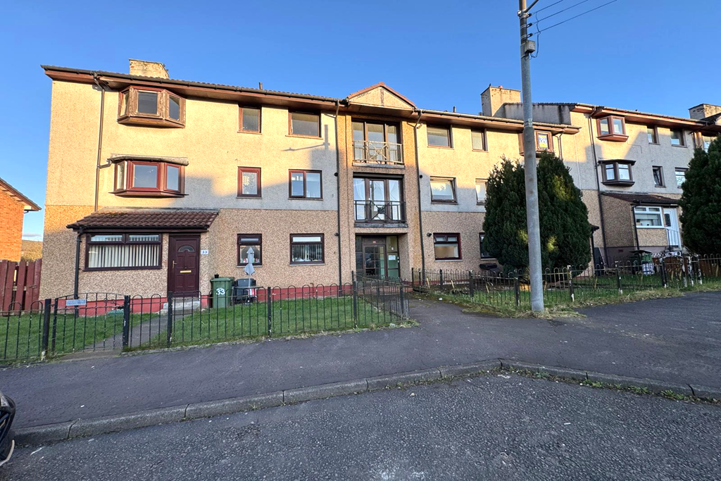 3 bed 1st Floor Flat for rent in Bargeddie. From SMART MOVE ESTATE AGENTS (SCOTLAND) LTD - Glasgow