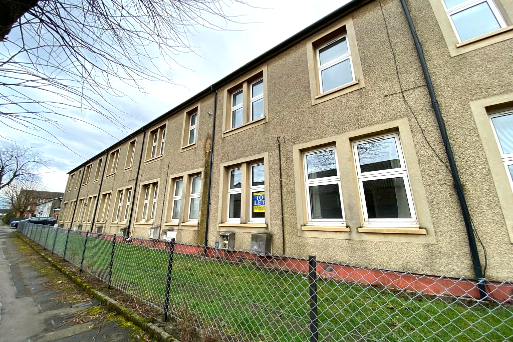 2 bed 1st Floor Flat for rent in Clydebank. From SMART MOVE ESTATE AGENTS (SCOTLAND) LTD - Glasgow