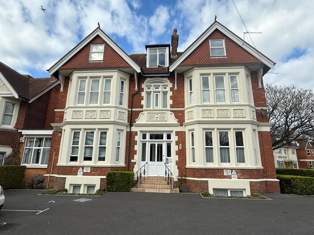 1 bed 1st Floor Flat for rent in Bournemouth. From Specialist Letting Agency - Bournemouth