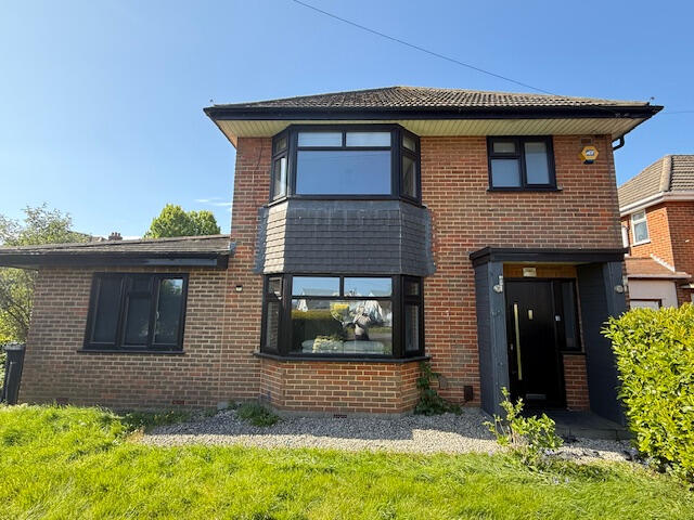5 bed Detached for rent in Hurn. From Specialist Letting Agency - Bournemouth