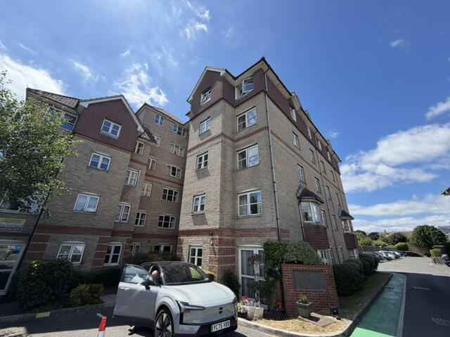 2 bed 1st Floor Flat for rent in Winkton. From Specialist Letting Agency - Bournemouth