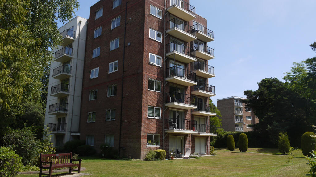 2 bed 1st Floor Flat for rent in Bournemouth. From Specialist Letting Agency - Bournemouth