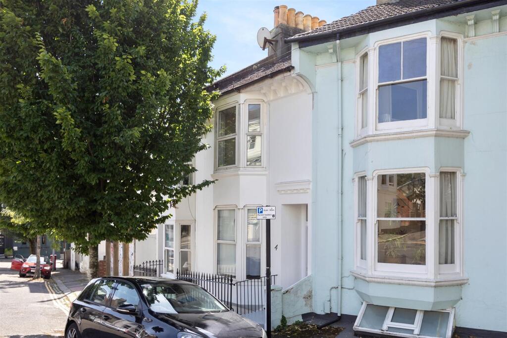 4 bed Mid Terraced House for rent in Brighton and Hove. From Spencer & Leigh - Brighton 4 bed Mid Terraced House for rent in Brighton and Hove. From Spencer & Leigh - Brighton