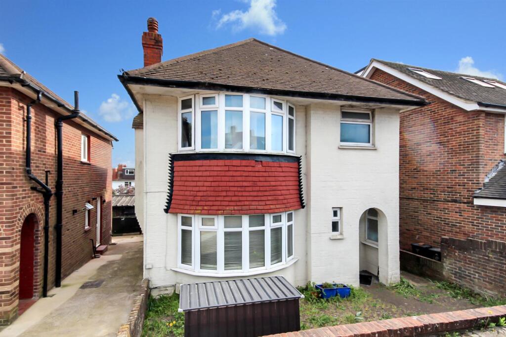 3 bed Detached for rent in Portslade-by-Sea. From Spencer & Leigh - Brighton