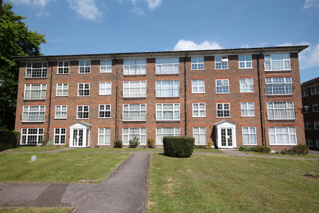 2 bed 1st Floor Flat for rent in Brighton and Hove. From Spencer & Leigh - Brighton
