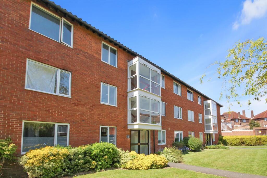 2 bed 1st Floor Flat for rent in Brighton and Hove. From Spencer & Leigh - Brighton