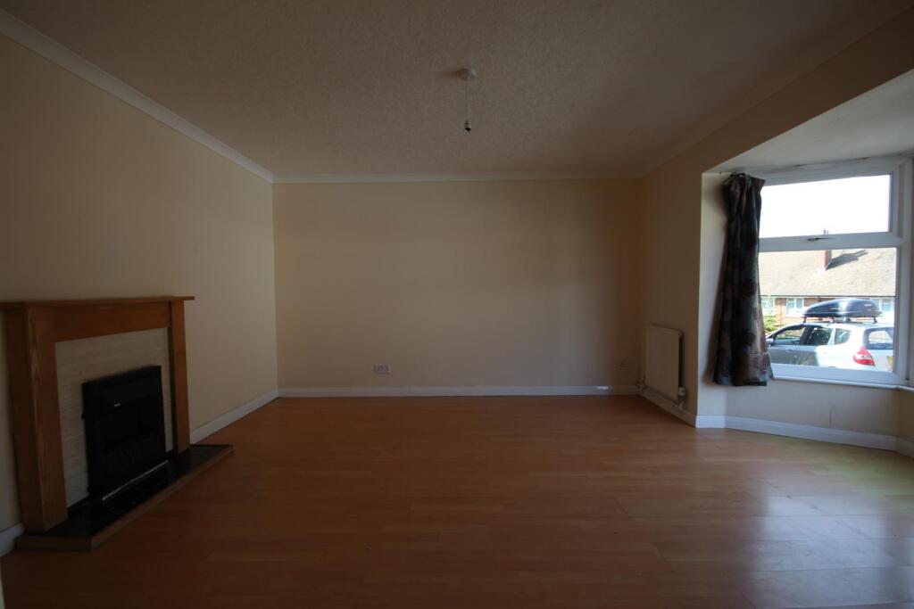 3 bed Semi Detached for rent in Portslade-by-Sea. From Spencer & Leigh - Brighton 3 bed Semi Detached for rent in Portslade-by-Sea. From Spencer & Leigh - Brighton