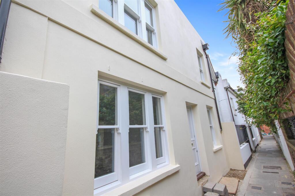 4 bed Mid Terraced House for rent in Brighton and Hove. From Spencer & Leigh - Brighton 4 bed Mid Terraced House for rent in Brighton and Hove. From Spencer & Leigh - Brighton