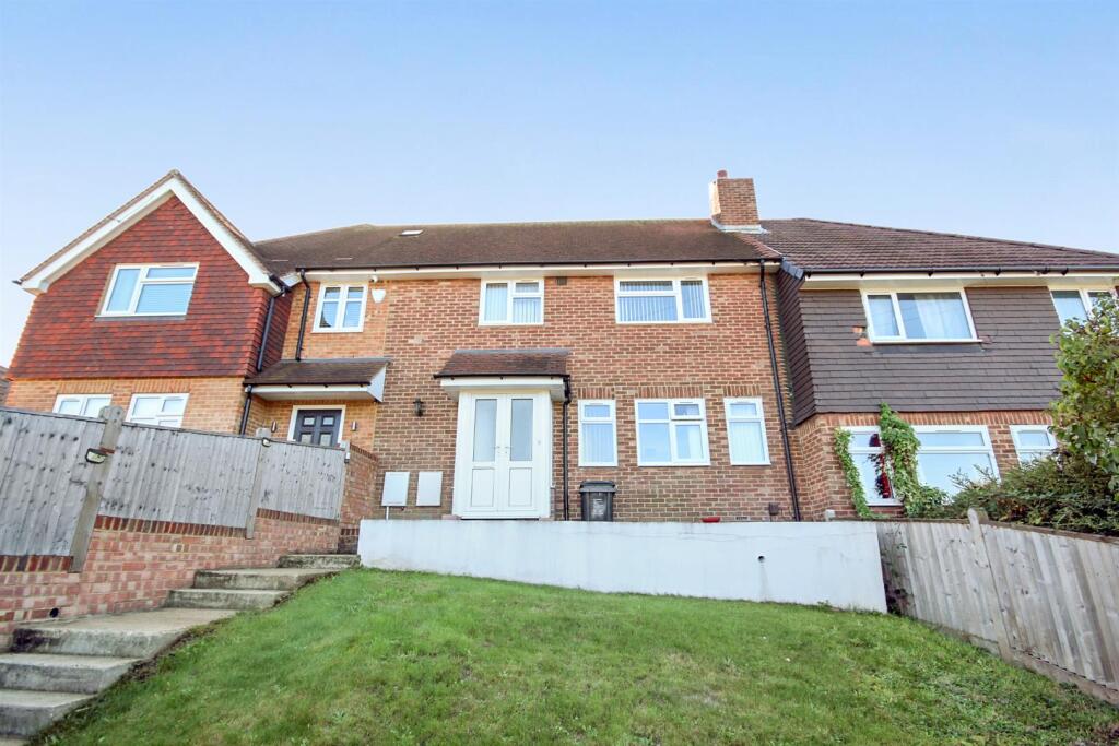 3 bed Mid Terraced House for rent in Falmer. From Spencer & Leigh - Brighton 3 bed Mid Terraced House for rent in Falmer. From Spencer & Leigh - Brighton