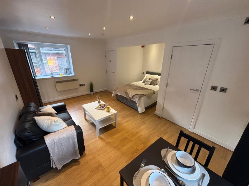 4 bed Studio for rent in Leeds. From Spencer Properties - Leeds
