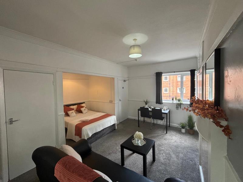 4 bed Studio for rent in Leeds. From Spencer Properties - Leeds