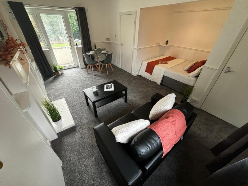 4 bed Studio for rent in Leeds. From Spencer Properties - Leeds