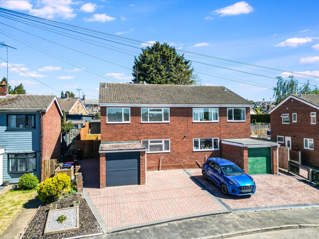4 bed Semi Detached for rent in Halstead. From ST. GEORGE PROPERTY GROUP - Halstead