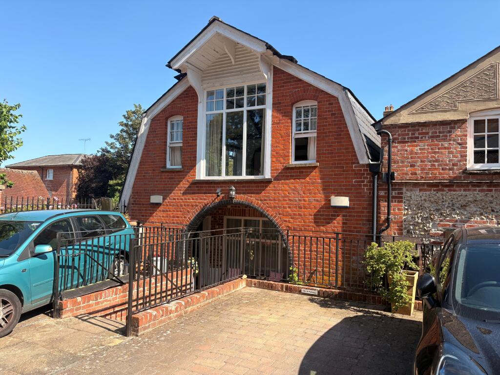2 bed Annexe for rent in . From ST. GEORGE PROPERTY GROUP - Halstead 2 bed Annexe for rent in . From ST. GEORGE PROPERTY GROUP - Halstead