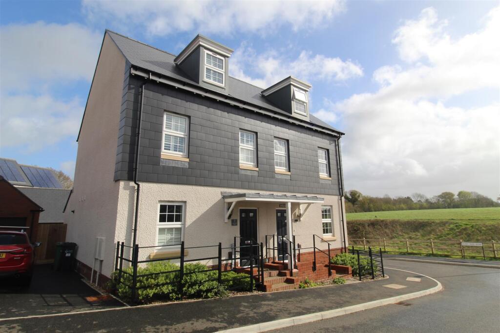 3 bed Semi Detached for rent in . From Stags - Exeter
