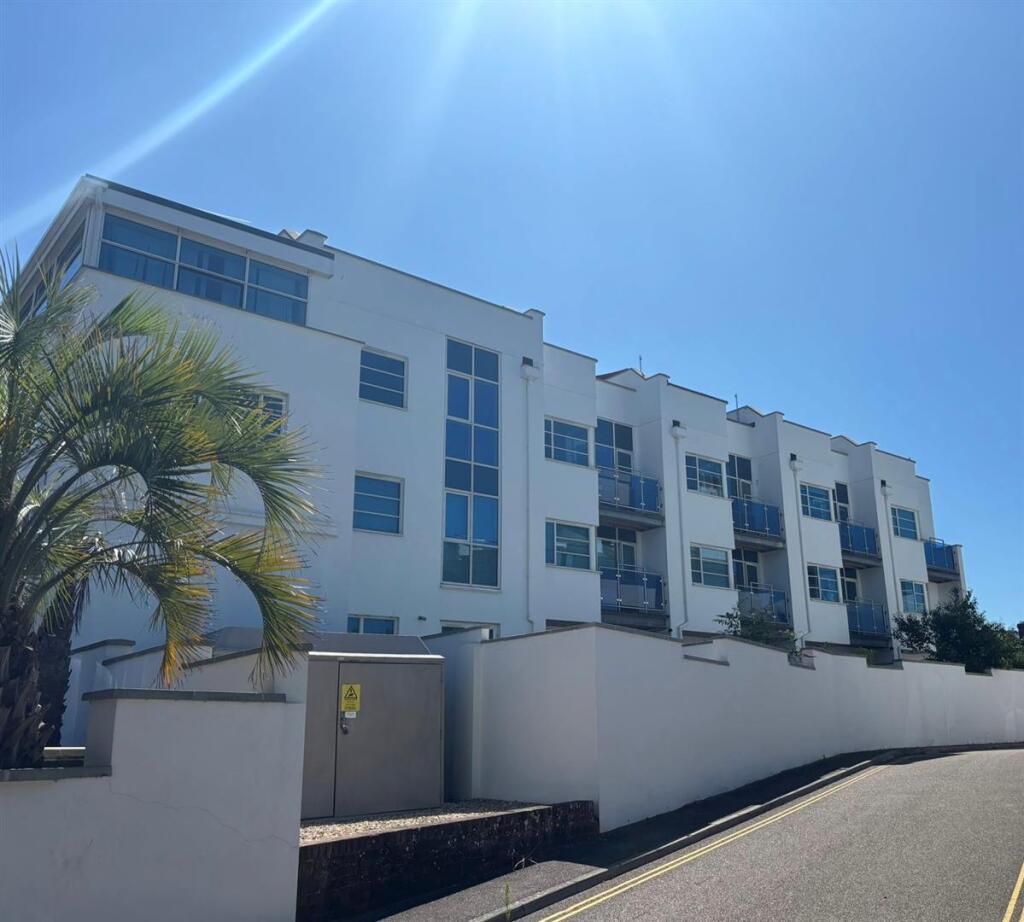 4 bed Mid Terraced House for rent in Shillingford Abbot. From Stags - Exeter 4 bed Mid Terraced House for rent in Shillingford Abbot. From Stags - Exeter