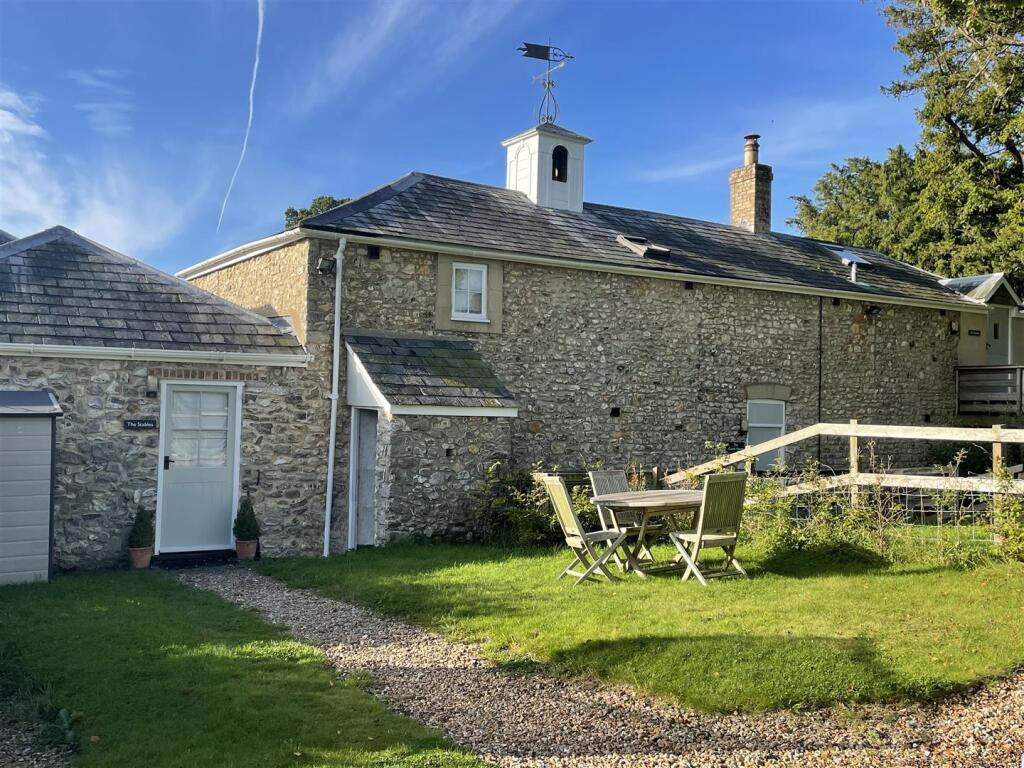 2 bed Mid Terraced House for rent in Honiton. From Stags - Honiton 2 bed Mid Terraced House for rent in Honiton. From Stags - Honiton