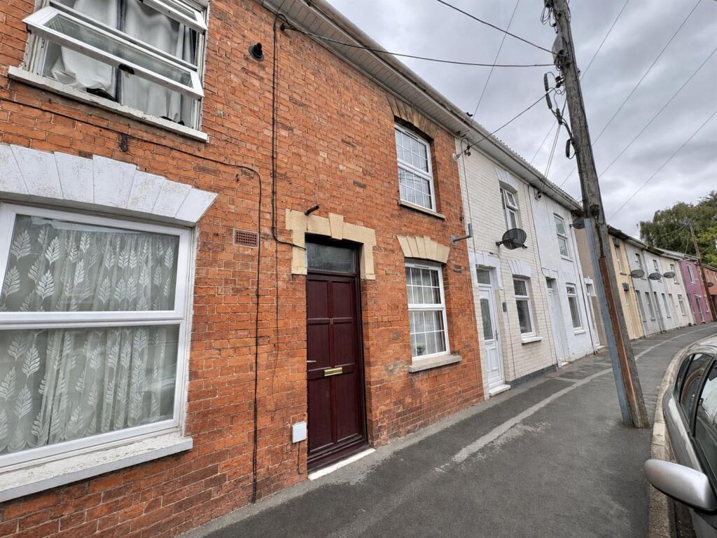 2 bed Mid Terraced House for rent in Bridgwater. From Stags - Taunton