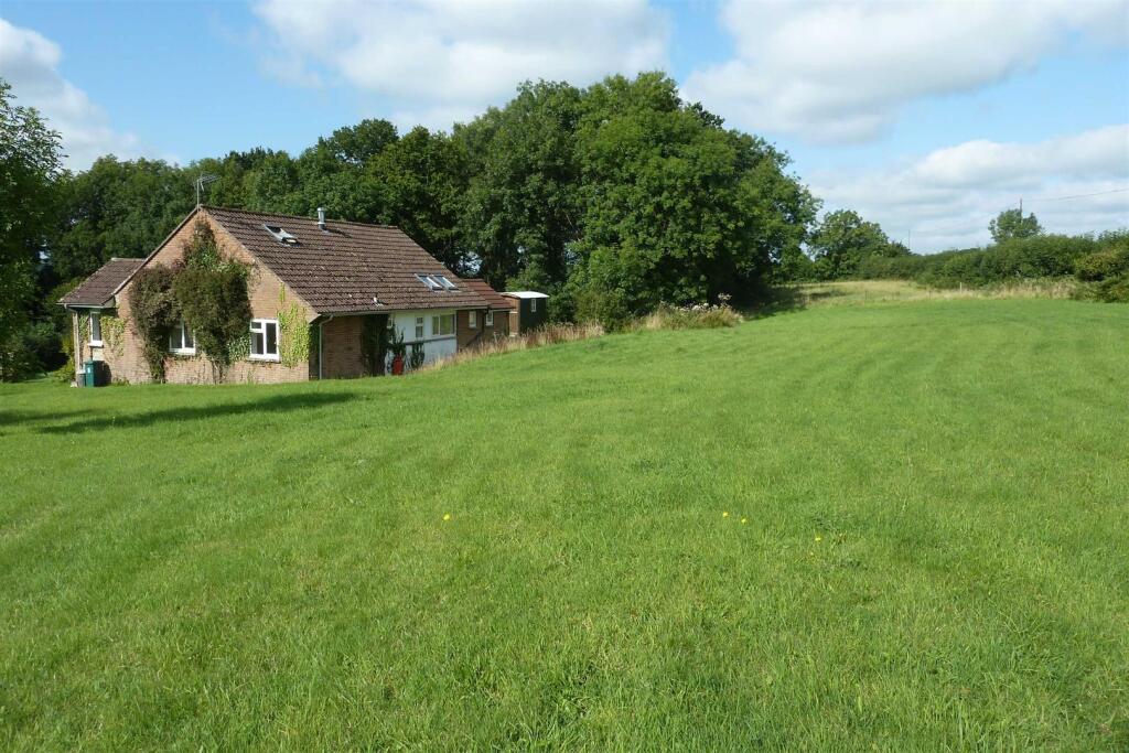 2 bed Bungalow for rent in Black Dog. From Stags - Tiverton 2 bed Bungalow for rent in Black Dog. From Stags - Tiverton