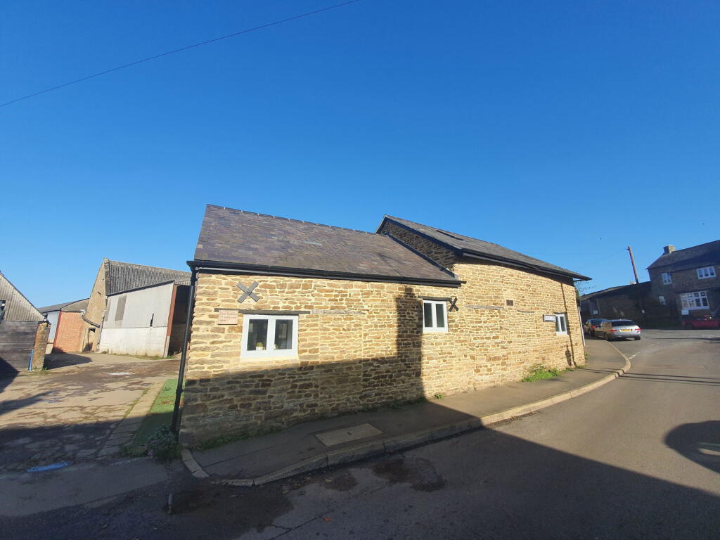 2 bed Barn Conversion for rent in Kings Sutton. From Stanbra Powell - Banbury