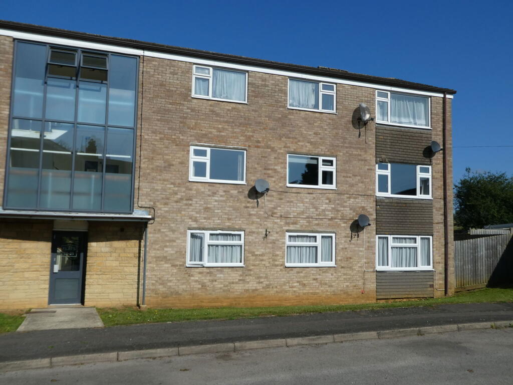 2 bed Apartment for rent in Kings Sutton. From Stanbra Powell - Banbury