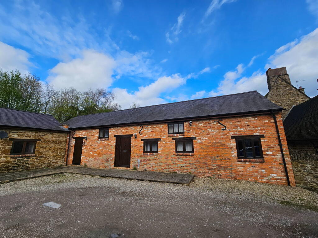 3 bed Barn Conversion for rent in Banbury. From Stanbra Powell - Banbury