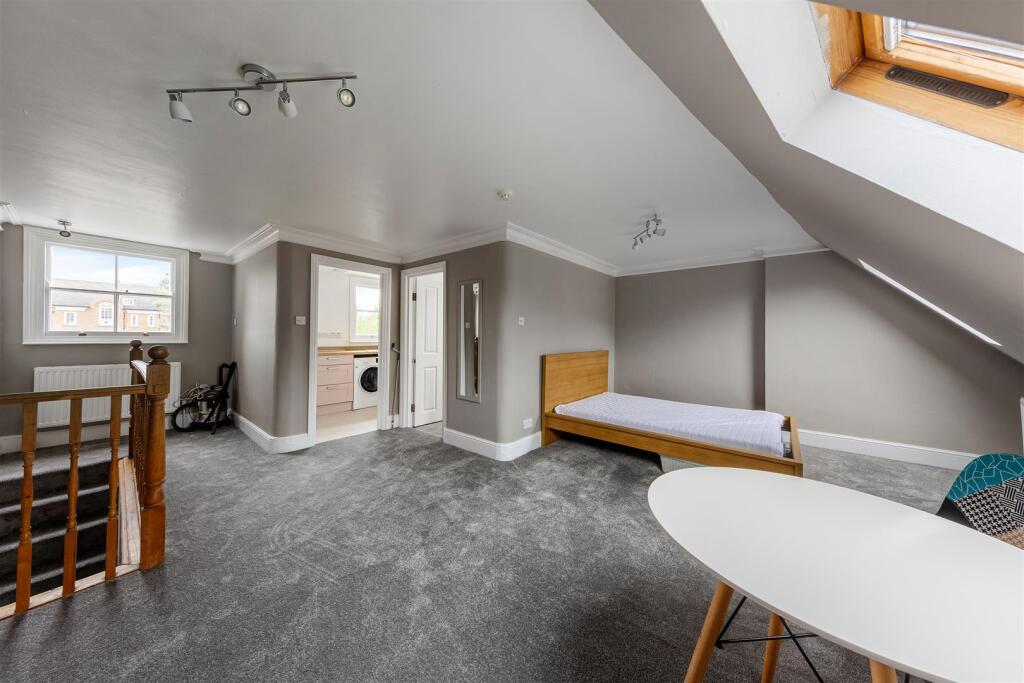4 bed Studio for rent in London. From Stapleton Long - West Norwood