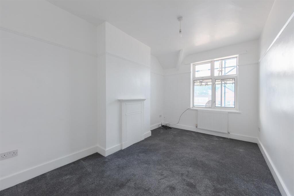 2 bed 1st Floor Flat for rent in Worcester Park. From Stapleton Long - West Norwood