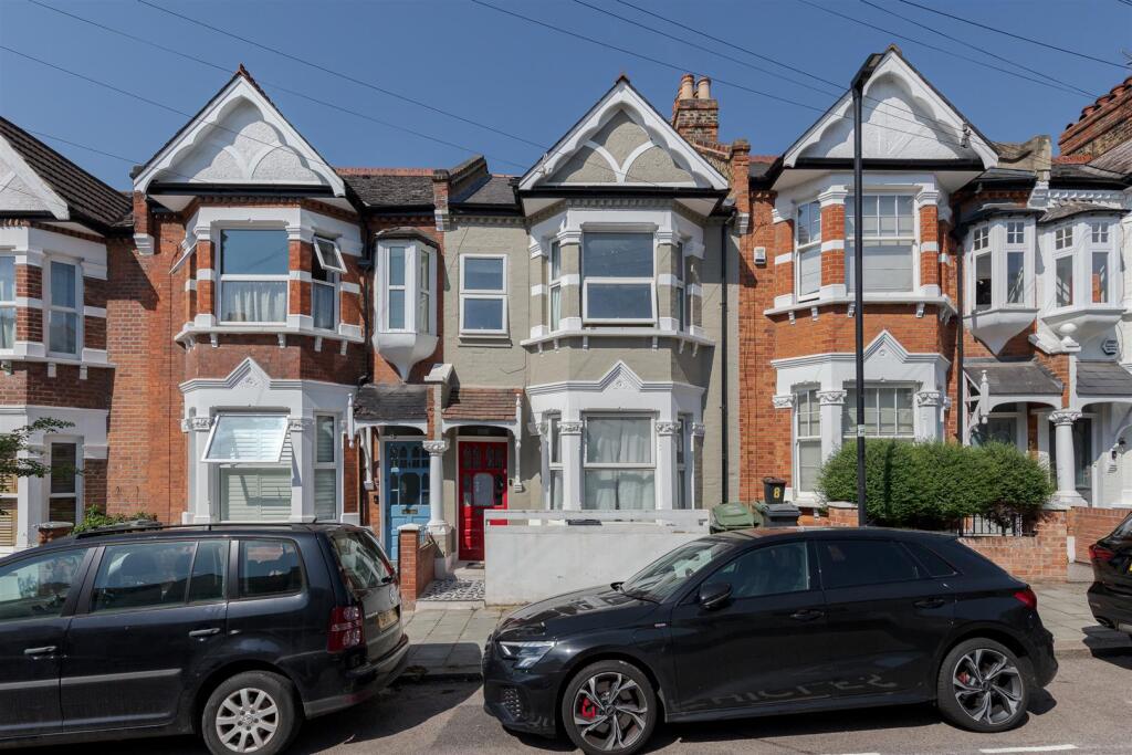 6 bed Detached for rent in Streatham. From Stapleton Long - West Norwood