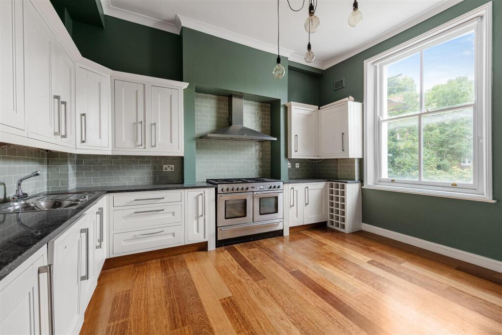 3 bed 1st Floor Flat for rent in Penge. From Stapleton Long - West Norwood 3 bed 1st Floor Flat for rent in Penge. From Stapleton Long - West Norwood