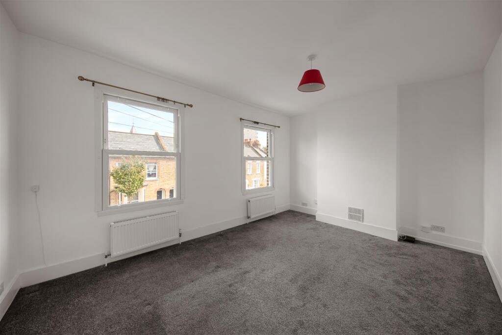 1 bed 1st Floor Flat for rent in Penge. From Stapleton Long - West Norwood