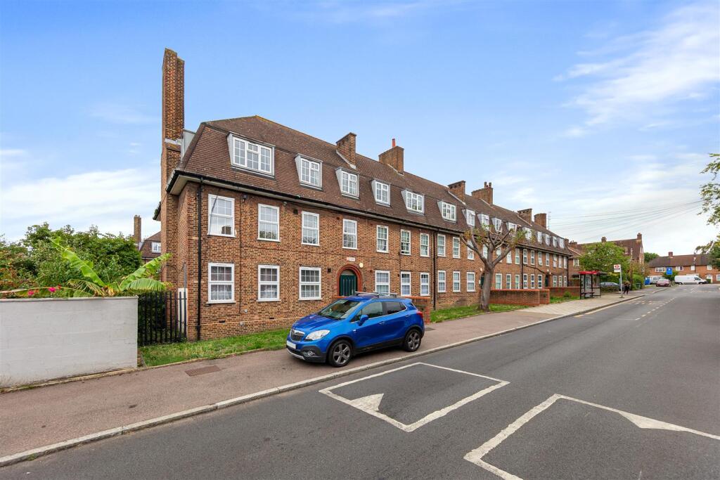 3 bed 1st Floor Flat for rent in Catford. From Stapleton Long - West Norwood 3 bed 1st Floor Flat for rent in Catford. From Stapleton Long - West Norwood