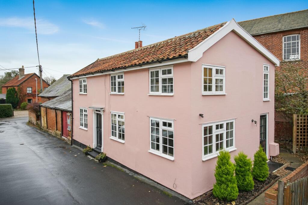 4 bed Link detached for rent in Eye. From Starkings & Watson - Norfolk & Suffolk