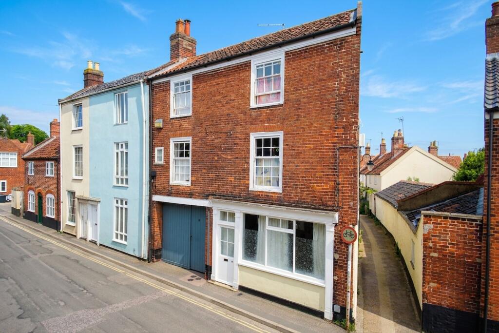 2 bed 1st Floor Flat for rent in Bungay. From Starkings & Watson - Norfolk & Suffolk 2 bed 1st Floor Flat for rent in Bungay. From Starkings & Watson - Norfolk & Suffolk