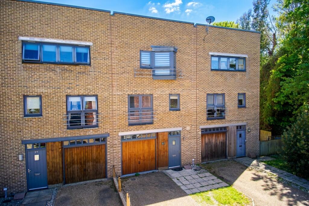 4 bed Mid Terraced House for rent in Norwich. From Starkings & Watson - Norfolk & Suffolk