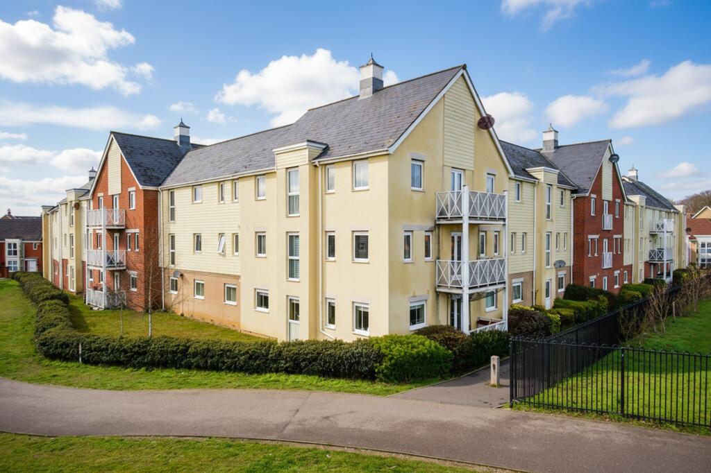 2 bed 1st Floor Flat for rent in Queen's Hills. From Starkings & Watson - Norfolk & Suffolk 2 bed 1st Floor Flat for rent in Queen's Hills. From Starkings & Watson - Norfolk & Suffolk