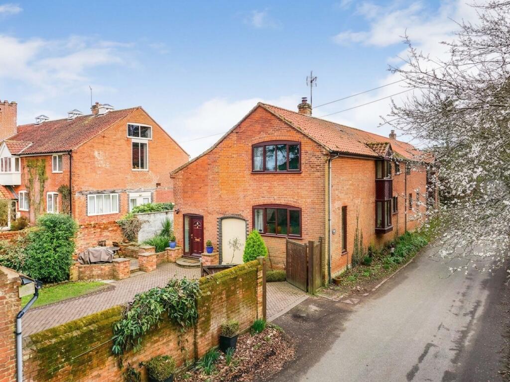 4 bed Barn Conversion for rent in Norwich. From Starkings & Watson - Norfolk & Suffolk 4 bed Barn Conversion for rent in Norwich. From Starkings & Watson - Norfolk & Suffolk