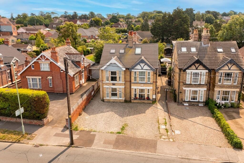 4 bed Semi Detached for rent in Lowestoft. From Starkings & Watson - Norfolk & Suffolk 4 bed Semi Detached for rent in Lowestoft. From Starkings & Watson - Norfolk & Suffolk