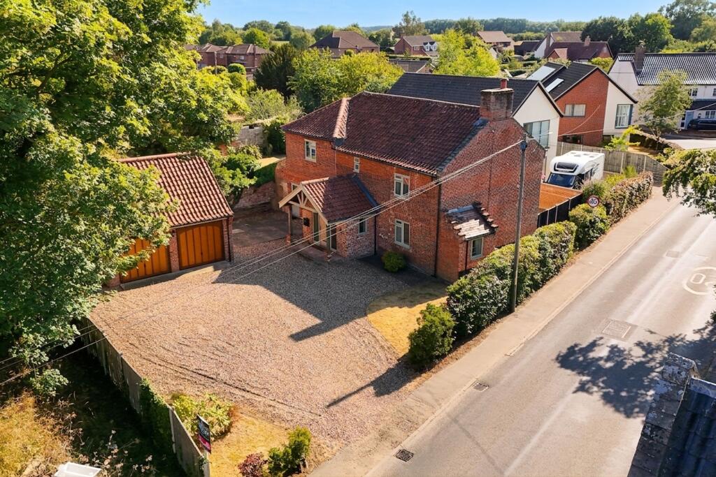 4 bed Detached for rent in Norwich. From Starkings & Watson - Norfolk & Suffolk 4 bed Detached for rent in Norwich. From Starkings & Watson - Norfolk & Suffolk