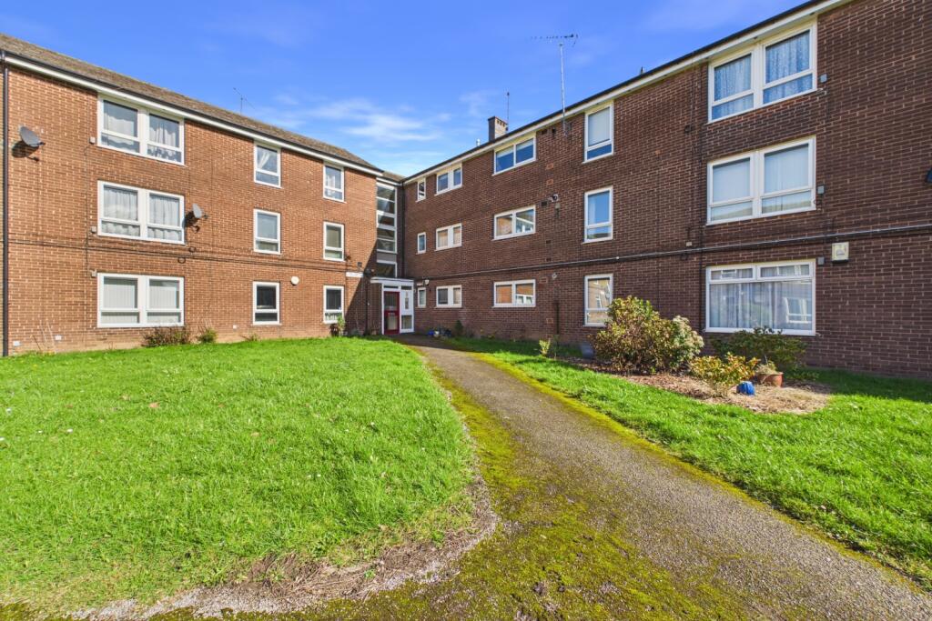 2 bed 1st Floor Flat for rent in Dronfield. From Staves Estate Agents - Sheffield