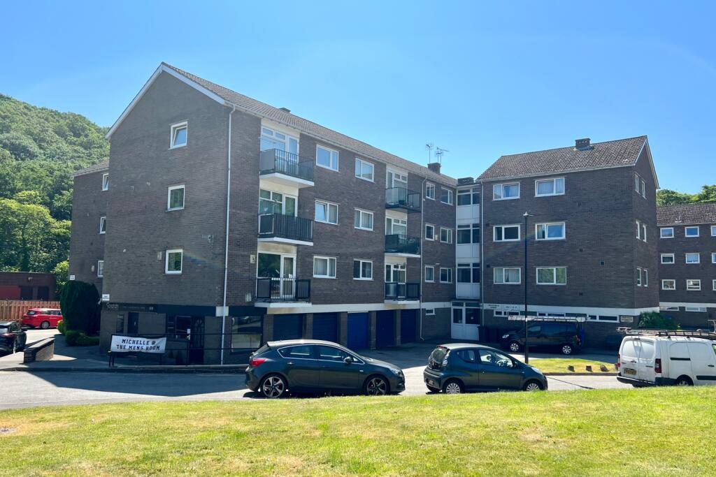 2 bed 1st Floor Flat for rent in Long Line. From Staves Estate Agents - Sheffield